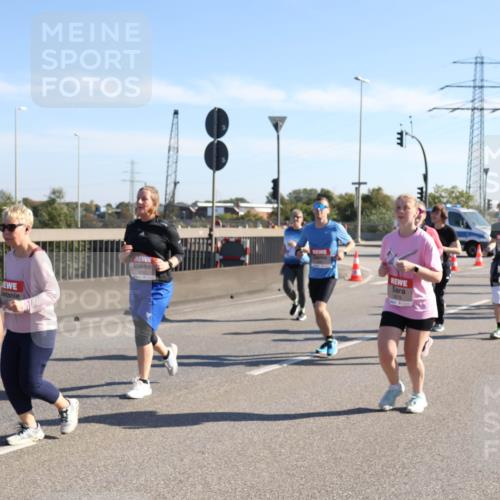 03.10.2025 - Köhlbrandbrückenlauf Julia Fischer http://msf.ph/oto/9004071 03.10.2025 12:23:46 Position 3  meine-sportfotos.de