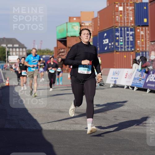 03.10.2025 - Köhlbrandbrückenlauf Michael Burmester http://msf.ph/oto/9004075 03.10.2025 10:06:58 Ziel 1301, 1412, 1496, 1582, 1730, 2671, 2794, 2981, 2983, 3585 meine-sportfotos.de