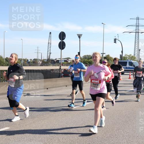 03.10.2025 - Köhlbrandbrückenlauf Julia Fischer http://msf.ph/oto/9004079 03.10.2025 12:23:47 Position 3 5876 meine-sportfotos.de