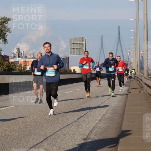 03.10.2025 - Köhlbrandbrückenlauf Luisa Fischer http://msf.ph/oto/9004082 03.10.2025 10:45:49 Position 3 1052 meine-sportfotos.de