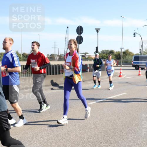 03.10.2025 - Köhlbrandbrückenlauf Julia Fischer http://msf.ph/oto/9004101 03.10.2025 12:23:52 Position 3  meine-sportfotos.de
