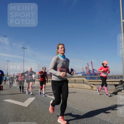 03.10.2025 - Köhlbrandbrückenlauf Matties Gatica Varas http://msf.ph/oto/9004109 03.10.2025 12:57:52 Position 2 18 meine-sportfotos.de