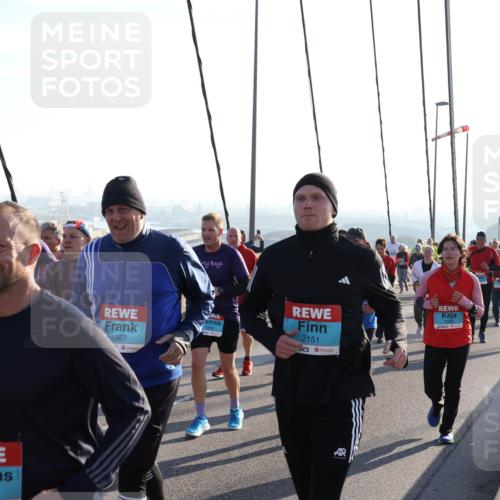 03.10.2025 - Köhlbrandbrückenlauf Julia Fischer http://msf.ph/oto/9004110 03.10.2025 09:31:22 Position 1 1978, 2847, 1967, 2151 meine-sportfotos.de