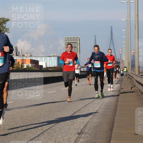 03.10.2025 - Köhlbrandbrückenlauf Luisa Fischer http://msf.ph/oto/9004115 03.10.2025 10:45:51 Position 3 1052, 350 meine-sportfotos.de