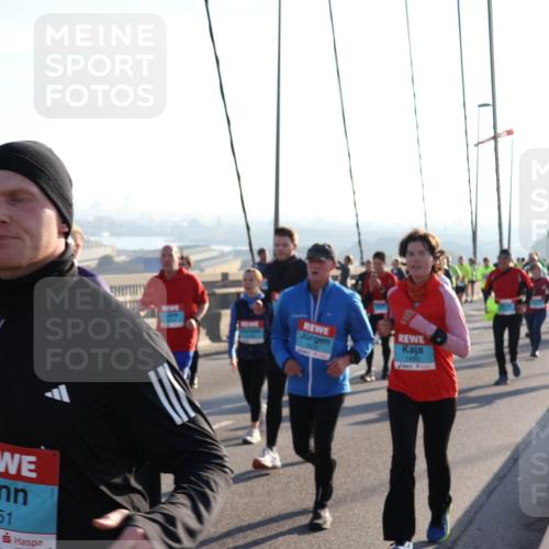 03.10.2025 - Köhlbrandbrückenlauf Julia Fischer http://msf.ph/oto/9004117 03.10.2025 09:31:23 Position 1 2151, 1480 meine-sportfotos.de
