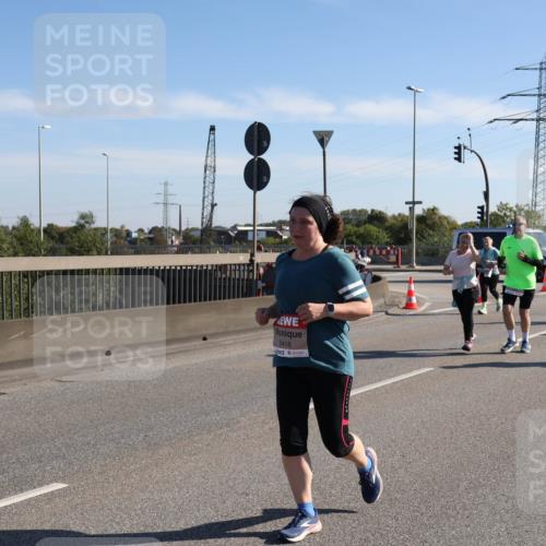 03.10.2025 - Köhlbrandbrückenlauf Julia Fischer http://msf.ph/oto/9004118 03.10.2025 12:23:59 Position 3 5418 meine-sportfotos.de