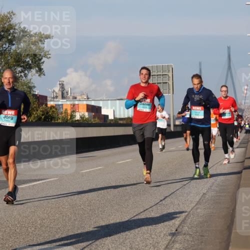 03.10.2025 - Köhlbrandbrückenlauf Luisa Fischer http://msf.ph/oto/9004125 03.10.2025 10:45:52 Position 3 1052, 1102, 50, 3518, 3836 meine-sportfotos.de