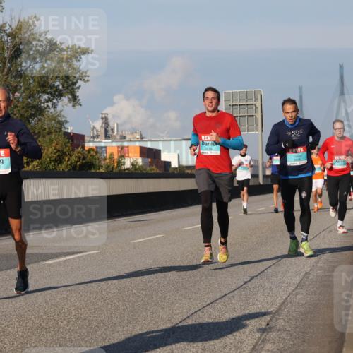 03.10.2025 - Köhlbrandbrückenlauf Luisa Fischer http://msf.ph/oto/9004131 03.10.2025 10:45:52 Position 3 1102, 3518, 9504, 1107 meine-sportfotos.de
