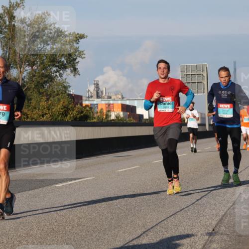03.10.2025 - Köhlbrandbrückenlauf Luisa Fischer http://msf.ph/oto/9004139 03.10.2025 10:45:52 Position 3 1102, 3518, 950, 3836 meine-sportfotos.de