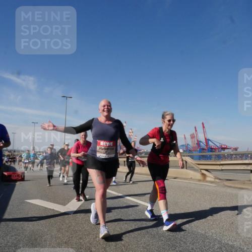 03.10.2025 - Köhlbrandbrückenlauf Matties Gatica Varas http://msf.ph/oto/9004145 03.10.2025 12:57:54 Position 2 2, 5005 meine-sportfotos.de
