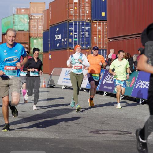 03.10.2025 - Köhlbrandbrückenlauf Michael Burmester http://msf.ph/oto/9004149 03.10.2025 10:07:01 Ziel 1189, 1301, 1412, 1496, 1582, 1628, 1730, 2671, 2794, 2903, 2981, 2983, 3434, 3585 meine-sportfotos.de