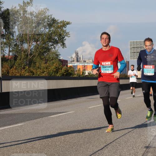 03.10.2025 - Köhlbrandbrückenlauf Luisa Fischer http://msf.ph/oto/9004154 03.10.2025 10:45:53 Position 3 1102, 50, 3518, 3836 meine-sportfotos.de