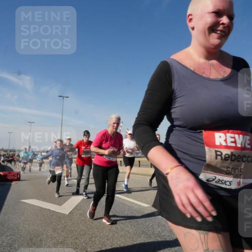 03.10.2025 - Köhlbrandbrückenlauf Matties Gatica Varas http://msf.ph/oto/9004158 03.10.2025 12:57:55 Position 2 3111, 5005 meine-sportfotos.de
