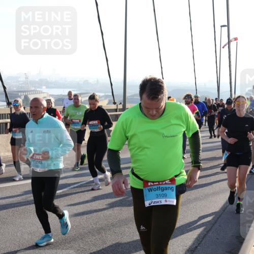 03.10.2025 - Köhlbrandbrückenlauf Julia Fischer http://msf.ph/oto/9004165 03.10.2025 09:31:31 Position 1 1861, 6, 7312, 3109 meine-sportfotos.de