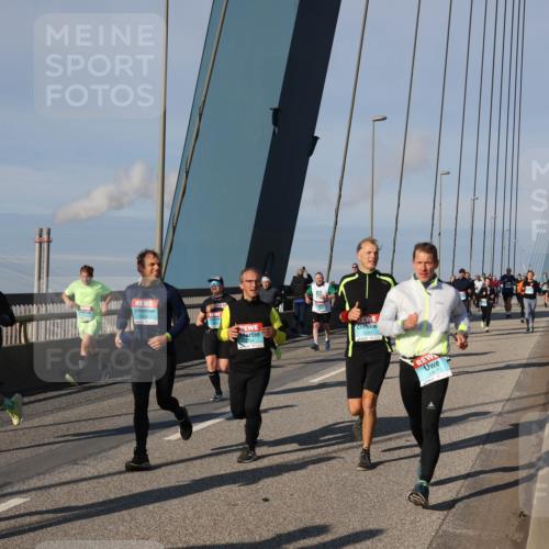 03.10.2025 - Köhlbrandbrückenlauf Julia Fischer http://msf.ph/oto/9004175 03.10.2025 09:47:54 Position 2 1919, 1525, 1367 meine-sportfotos.de