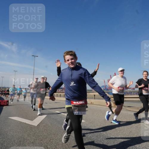 03.10.2025 - Köhlbrandbrückenlauf Matties Gatica Varas http://msf.ph/oto/9004180 03.10.2025 12:57:56 Position 2 347 meine-sportfotos.de