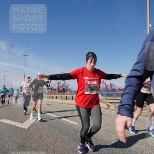 03.10.2025 - Köhlbrandbrückenlauf Matties Gatica Varas http://msf.ph/oto/9004186 03.10.2025 12:57:56 Position 2 4800, 4574 meine-sportfotos.de