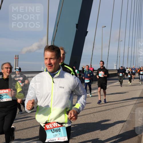 03.10.2025 - Köhlbrandbrückenlauf Julia Fischer http://msf.ph/oto/9004191 03.10.2025 09:47:56 Position 2 464, 1367 meine-sportfotos.de