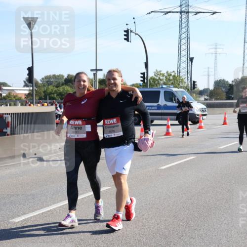 03.10.2025 - Köhlbrandbrückenlauf Julia Fischer http://msf.ph/oto/9004195 03.10.2025 12:24:23 Position 3 6011, 6010 meine-sportfotos.de
