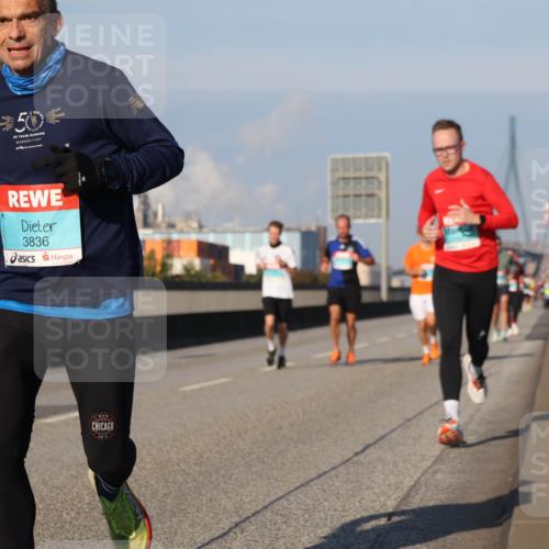 03.10.2025 - Köhlbrandbrückenlauf Luisa Fischer http://msf.ph/oto/9004196 03.10.2025 10:45:55 Position 3 8, 50, 3836 meine-sportfotos.de