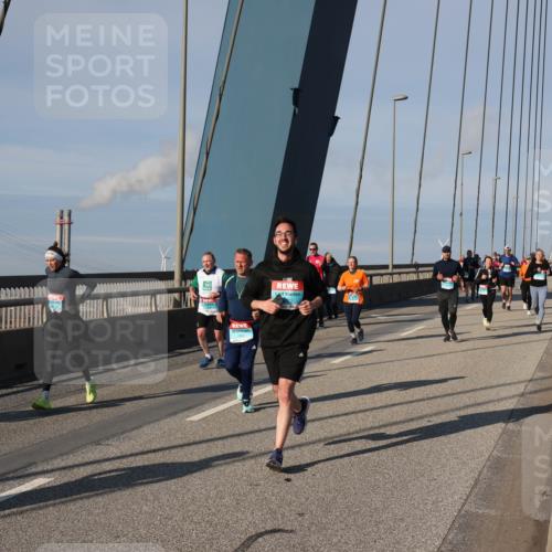 03.10.2025 - Köhlbrandbrückenlauf Julia Fischer http://msf.ph/oto/9004199 03.10.2025 09:47:57 Position 2  meine-sportfotos.de