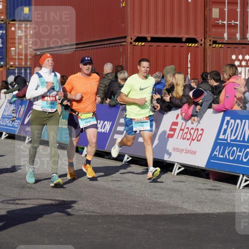 03.10.2025 - Köhlbrandbrückenlauf Michael Burmester http://msf.ph/oto/9004206 03.10.2025 10:07:02 Ziel 1134, 1189, 1301, 1496, 1628, 1730, 2671, 2794, 2903, 2981, 2983, 3434, 3585 meine-sportfotos.de