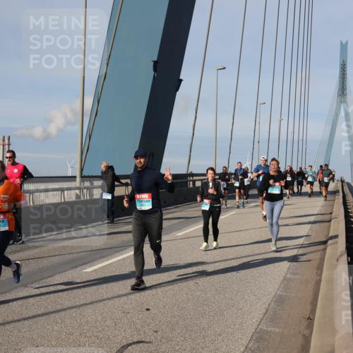 03.10.2025 - Köhlbrandbrückenlauf Julia Fischer http://msf.ph/oto/9004215 03.10.2025 09:48:01 Position 2  meine-sportfotos.de