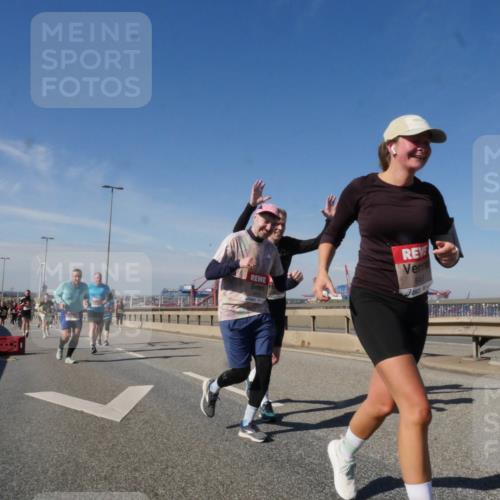 03.10.2025 - Köhlbrandbrückenlauf Matties Gatica Varas http://msf.ph/oto/9004225 03.10.2025 12:57:58 Position 2 64 meine-sportfotos.de