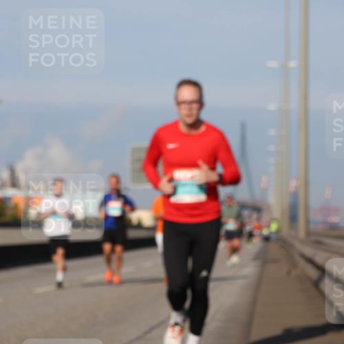 03.10.2025 - Köhlbrandbrückenlauf Luisa Fischer http://msf.ph/oto/9004227 03.10.2025 10:45:57 Position 3  meine-sportfotos.de