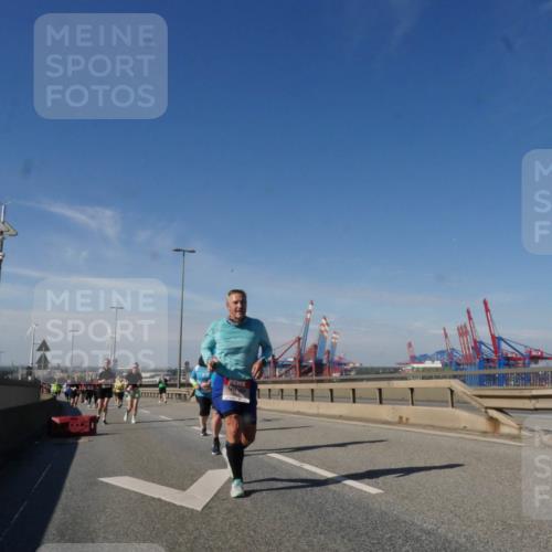 03.10.2025 - Köhlbrandbrückenlauf Matties Gatica Varas http://msf.ph/oto/9004248 03.10.2025 12:58:00 Position 2  meine-sportfotos.de