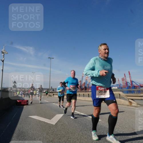 03.10.2025 - Köhlbrandbrückenlauf Matties Gatica Varas http://msf.ph/oto/9004261 03.10.2025 12:58:01 Position 2 5222 meine-sportfotos.de