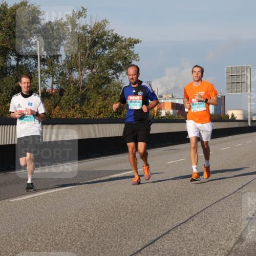 03.10.2025 - Köhlbrandbrückenlauf Luisa Fischer http://msf.ph/oto/9004263 03.10.2025 10:46:00 Position 3 3155, 1215, 1423 meine-sportfotos.de