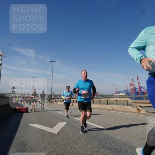 03.10.2025 - Köhlbrandbrückenlauf Matties Gatica Varas http://msf.ph/oto/9004269 03.10.2025 12:58:02 Position 2  meine-sportfotos.de