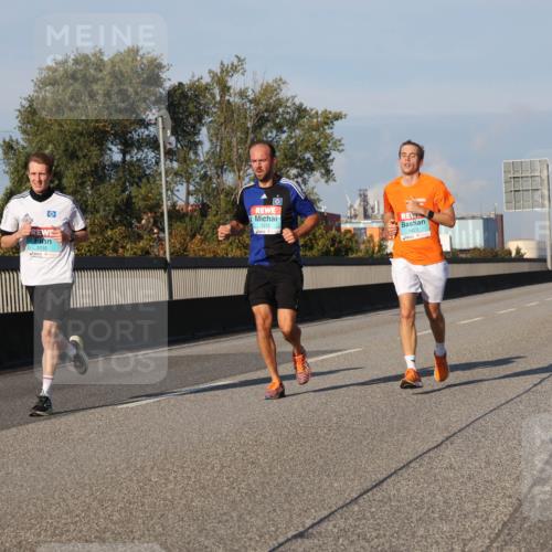 03.10.2025 - Köhlbrandbrückenlauf Luisa Fischer http://msf.ph/oto/9004275 03.10.2025 10:46:00 Position 3 3155, 1215, 1423 meine-sportfotos.de