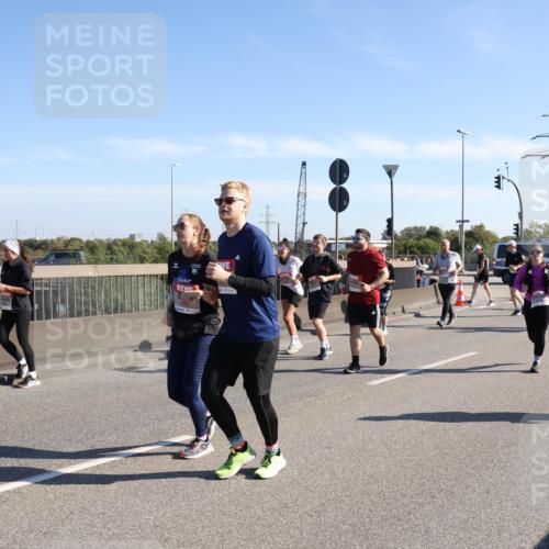 03.10.2025 - Köhlbrandbrückenlauf Julia Fischer http://msf.ph/oto/9004280 03.10.2025 12:24:40 Position 3  meine-sportfotos.de
