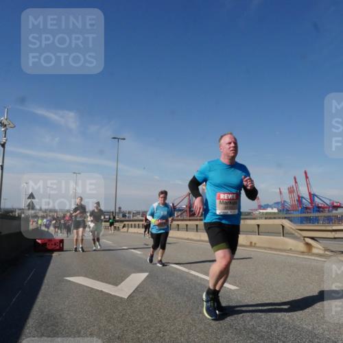 03.10.2025 - Köhlbrandbrückenlauf Matties Gatica Varas http://msf.ph/oto/9004282 03.10.2025 12:58:02 Position 2 5133 meine-sportfotos.de