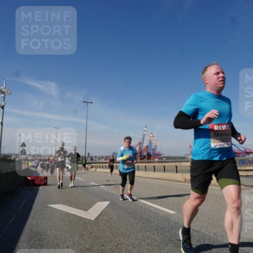 03.10.2025 - Köhlbrandbrückenlauf Matties Gatica Varas http://msf.ph/oto/9004288 03.10.2025 12:58:03 Position 2 5133 meine-sportfotos.de