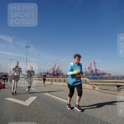 03.10.2025 - Köhlbrandbrückenlauf Matties Gatica Varas http://msf.ph/oto/9004304 03.10.2025 12:58:04 Position 2 18 meine-sportfotos.de