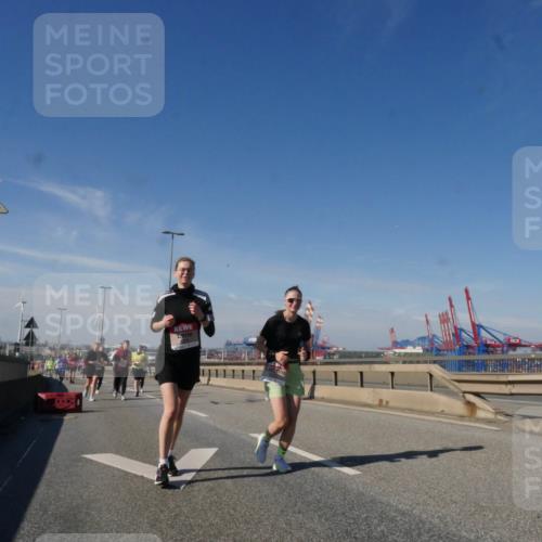 03.10.2025 - Köhlbrandbrückenlauf Matties Gatica Varas http://msf.ph/oto/9004325 03.10.2025 12:58:06 Position 2 118 meine-sportfotos.de