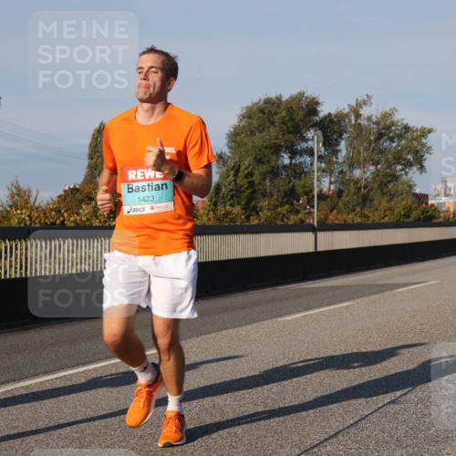 03.10.2025 - Köhlbrandbrückenlauf Luisa Fischer http://msf.ph/oto/9004344 03.10.2025 10:46:03 Position 3 1423 meine-sportfotos.de