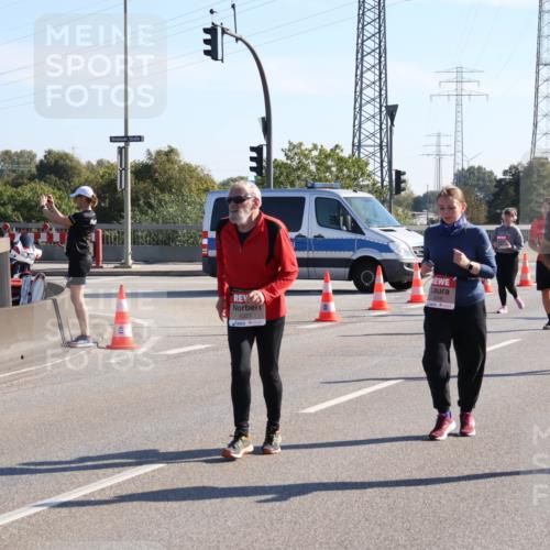 03.10.2025 - Köhlbrandbrückenlauf Julia Fischer http://msf.ph/oto/9004361 03.10.2025 12:24:54 Position 3 5327, 216, 4157 meine-sportfotos.de