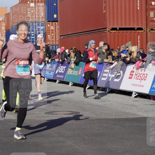 03.10.2025 - Köhlbrandbrückenlauf Michael Burmester http://msf.ph/oto/9004368 03.10.2025 10:07:07 Ziel 1134, 1189, 1208, 1486, 1496, 1519, 1628, 1730, 2671, 2794, 2903, 2981, 2983, 3434, 3585 meine-sportfotos.de