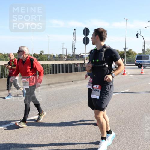 03.10.2025 - Köhlbrandbrückenlauf Julia Fischer http://msf.ph/oto/9004371 03.10.2025 12:24:58 Position 3 327, 216, 157 meine-sportfotos.de