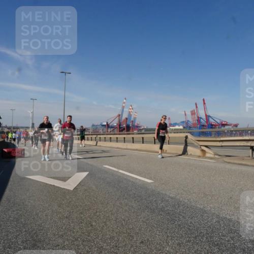 03.10.2025 - Köhlbrandbrückenlauf Matties Gatica Varas http://msf.ph/oto/9004373 03.10.2025 12:58:09 Position 2  meine-sportfotos.de