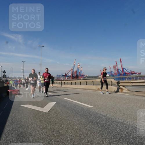 03.10.2025 - Köhlbrandbrückenlauf Matties Gatica Varas http://msf.ph/oto/9004379 03.10.2025 12:58:09 Position 2  meine-sportfotos.de