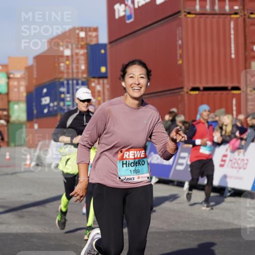 03.10.2025 - Köhlbrandbrückenlauf Michael Burmester http://msf.ph/oto/9004380 03.10.2025 10:07:08 Ziel 1134, 1189, 1208, 1486, 1496, 1519, 1628, 1730, 2671, 2794, 2903, 2981, 2983, 3434, 3603 meine-sportfotos.de