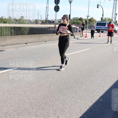 03.10.2025 - Köhlbrandbrückenlauf Julia Fischer http://msf.ph/oto/9004383 03.10.2025 12:25:00 Position 3  meine-sportfotos.de