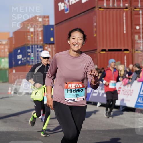 03.10.2025 - Köhlbrandbrückenlauf Michael Burmester http://msf.ph/oto/9004390 03.10.2025 10:07:08 Ziel 1134, 1189, 1208, 1486, 1496, 1519, 1628, 1730, 2671, 2794, 2903, 2981, 2983, 3434, 3603 meine-sportfotos.de