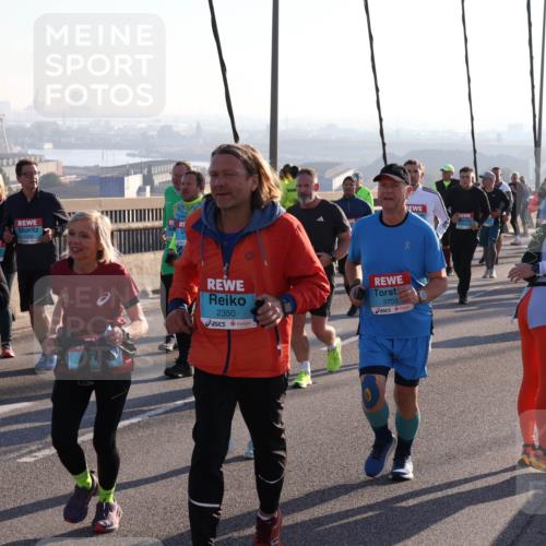 03.10.2025 - Köhlbrandbrückenlauf Julia Fischer http://msf.ph/oto/9004398 03.10.2025 09:32:41 Position 1 2303, 2350, 3703 meine-sportfotos.de