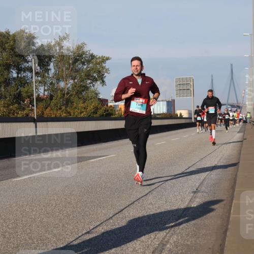 03.10.2025 - Köhlbrandbrückenlauf Luisa Fischer http://msf.ph/oto/9004402 03.10.2025 10:46:06 Position 3 2302 meine-sportfotos.de